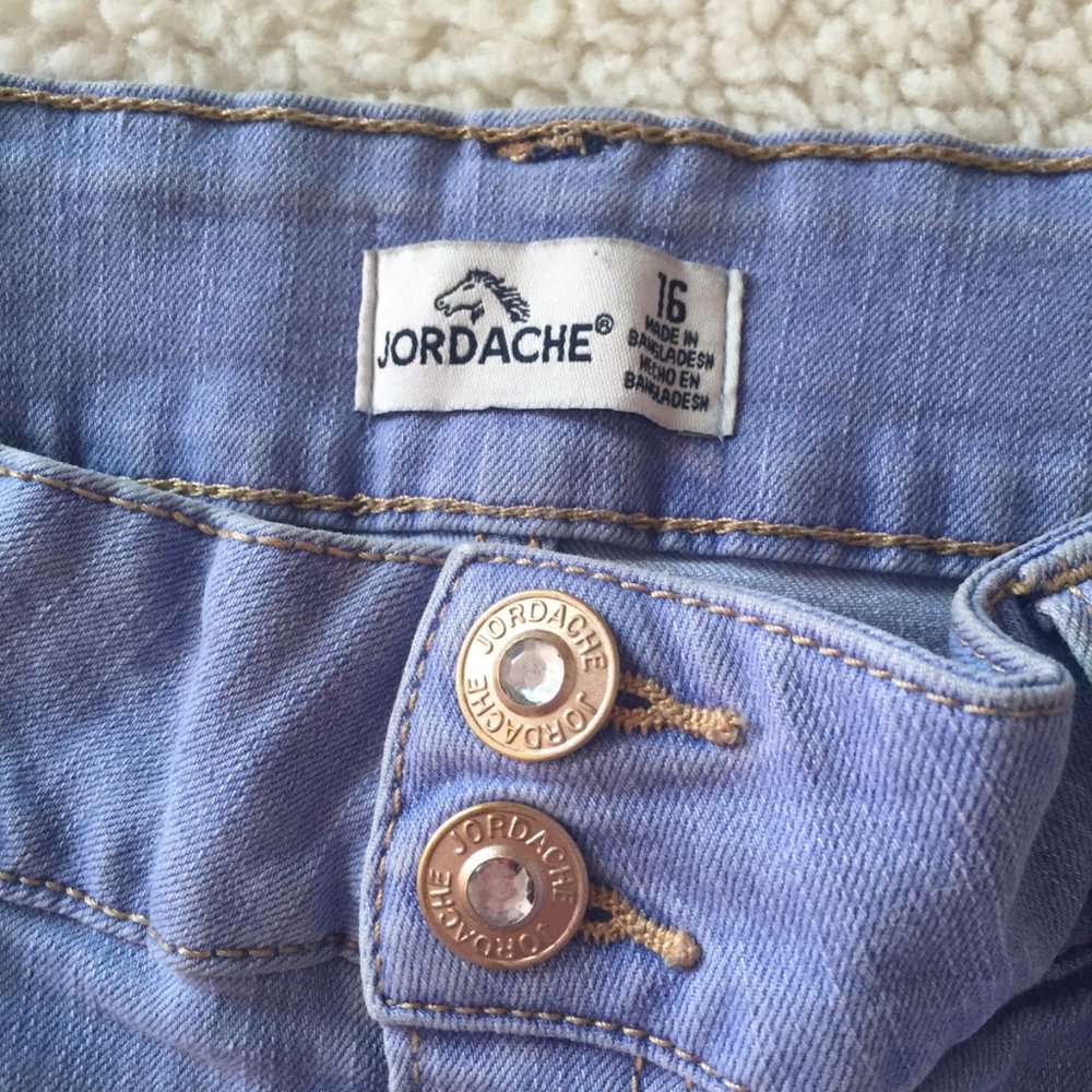 Shorts - Picture 2 of 3